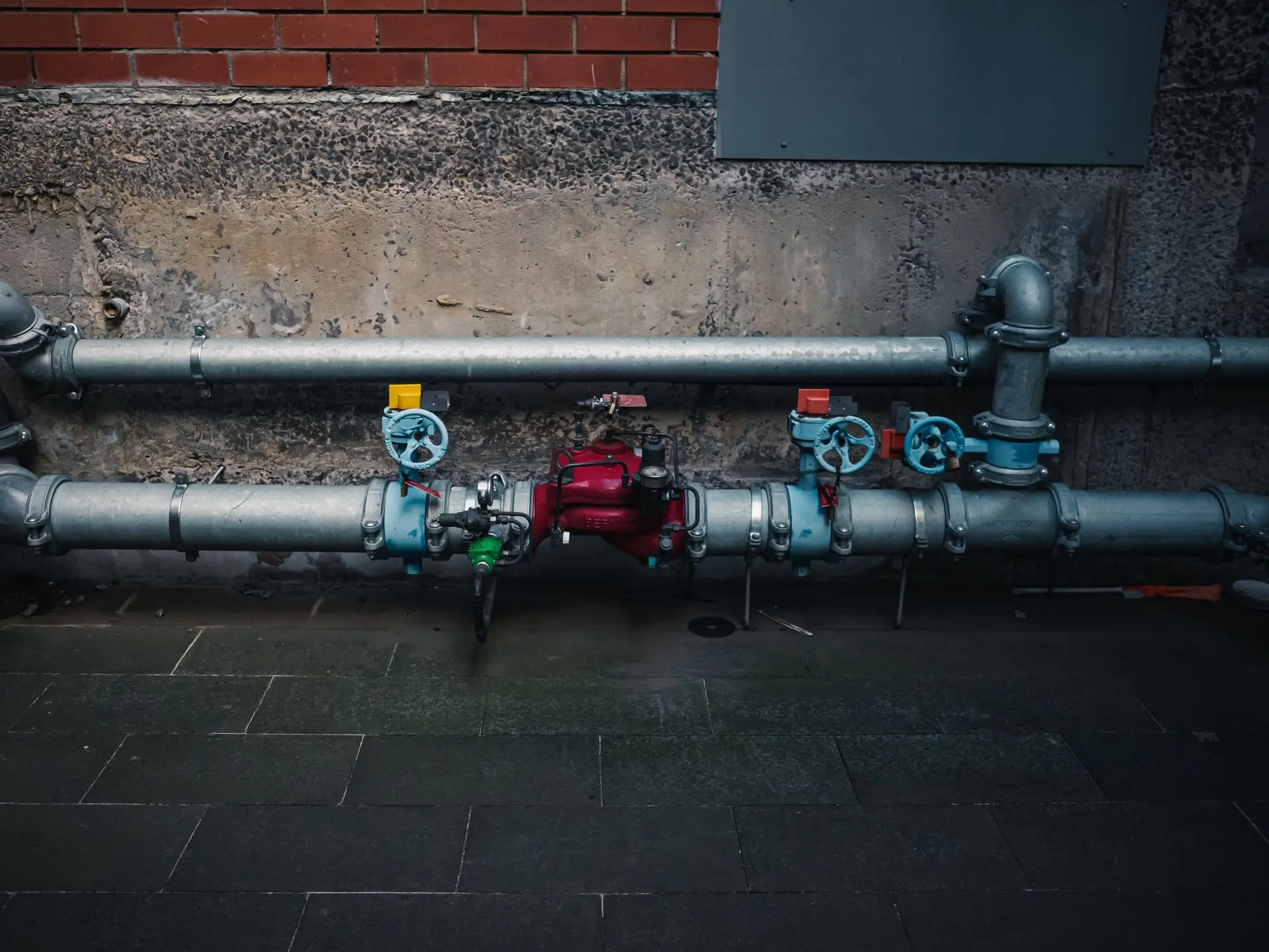 Water mains and supply pipe leak detection in London
